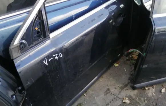 Volvo V70 Front door