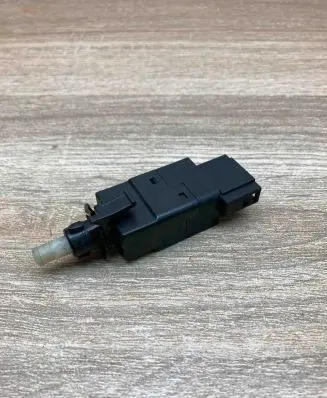 Mercedes-Benz E W210 Brake pedal sensor switch 47204
