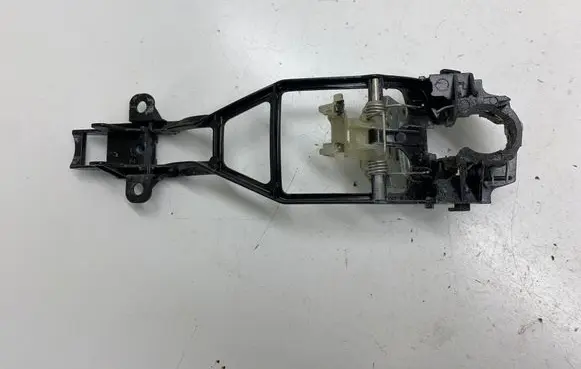 Rear door exterior handle/bracket