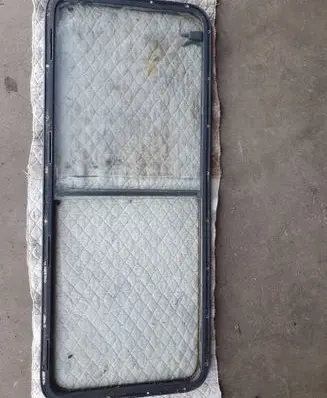 Land Rover Defender Side middle window/glass ALR5081