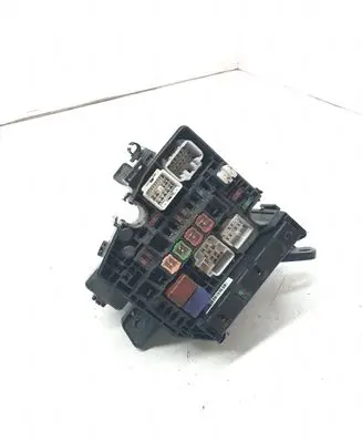 Toyota Yaris Fuse module 8264147020