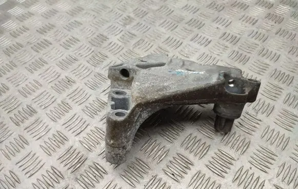 Skoda Octavia Mk4 Engine mounting bracket 05L199207