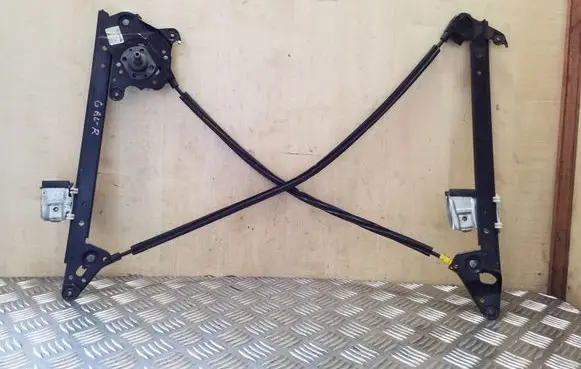 Rear door manual window regulator