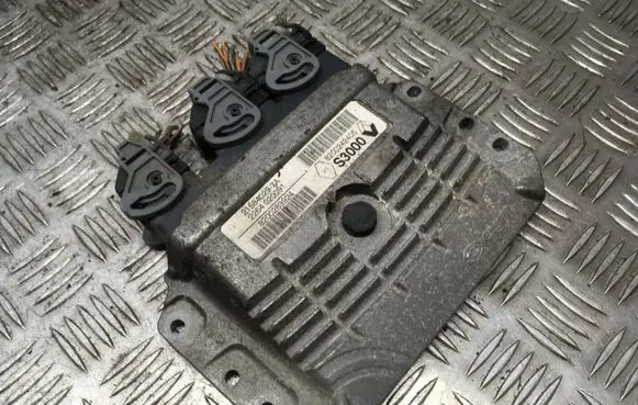 Renault Megane II Engine control unit/module 215840297A 2264020091 8200283924