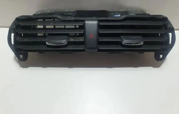 Ford Fusion II Dash center air vent grill DS7319K617