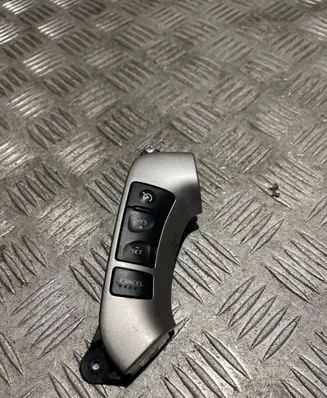 Hyundai Santa Fe Steering wheel buttons/switches 200008508