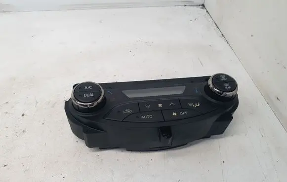 Toyota Yaris Climate control unit 75F206