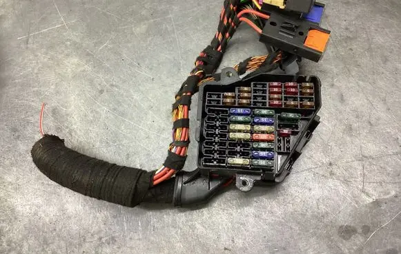 Audi A6 S6 C6 4F Fuse module 4E0906230 8A0937530 0542126652
