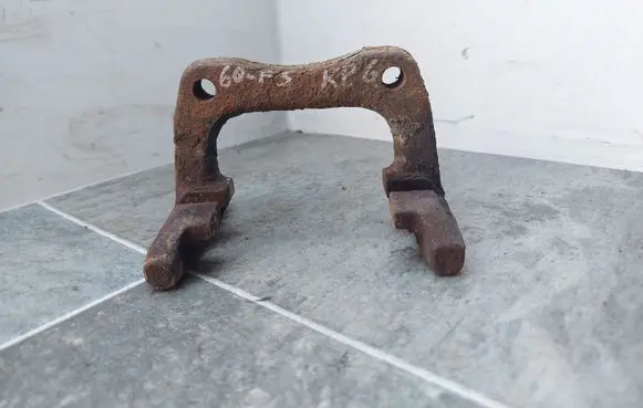 Volkswagen Golf V Brake caliper pad carrier rear 