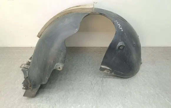 Front wheel arch liner splash guards