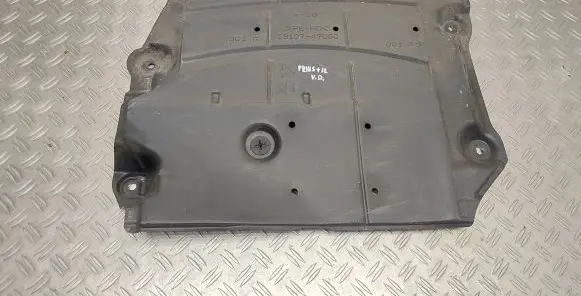 Toyota Prius+ (ZVW40) Center/middle under tray cover 5816747050