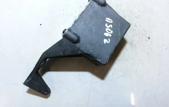 Volvo XC90 Engine mounting bracket