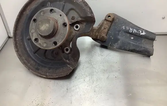 Volkswagen Touran II Rear wheel hub spindle/knuckle 