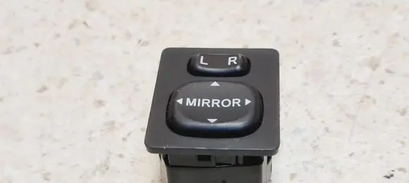 Toyota Avensis Verso Wing mirror switch 769746A 183574