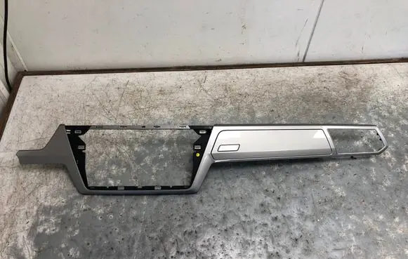 Volkswagen Touran III Panel trim 5TB858416A