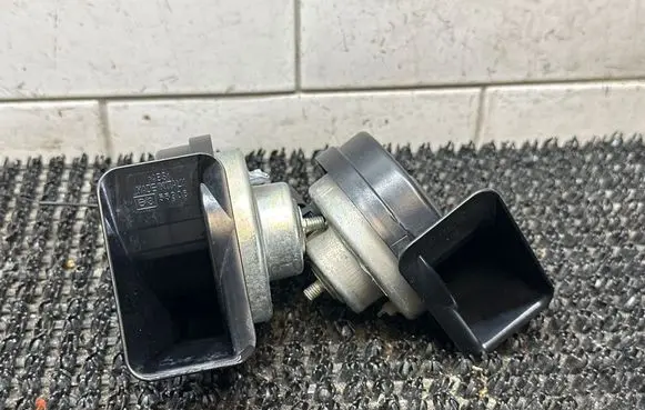 BMW 3 E90 E91 Horn signal 7159421