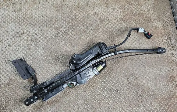 Chrysler Pacifica Sliding door latching motor 68368919AD 5926737AB 68369596AB