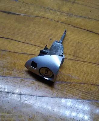 Mercedes-Benz E W211 Front door lock (next to the handle) 