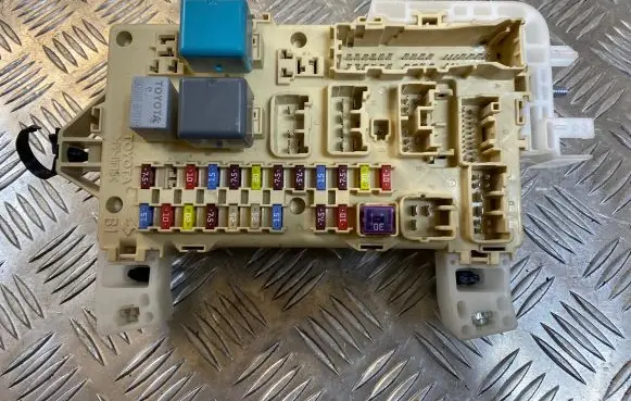 Toyota Corolla Verso AR10 Fuse box set 892210F010 2201826465 07051718534101