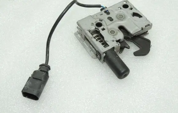 Cupra Leon Engine bonnet/hood lock/catch 4K0823509A