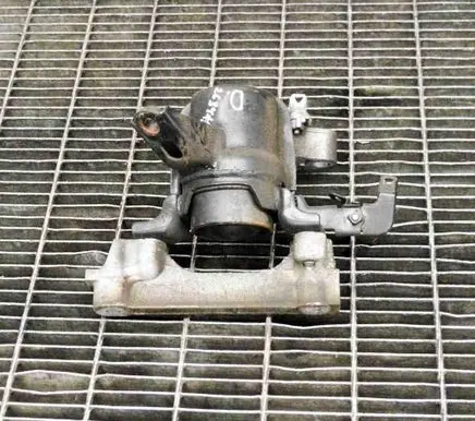 Toyota Verso-S Engine mount bracket