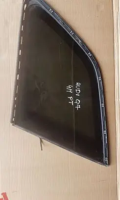 Audi Q7 4M Front triangle window/glass 