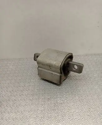 Engine mount bracket
