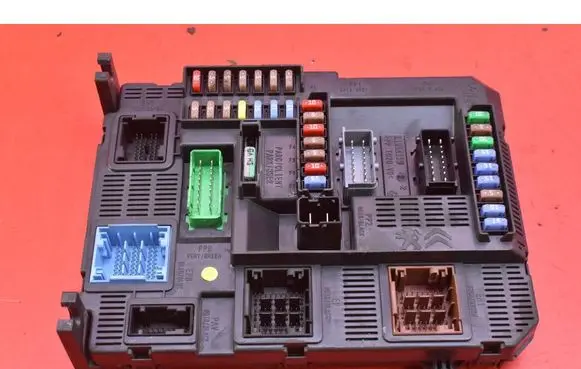 Peugeot 208 Fuse box set 9678355980-02