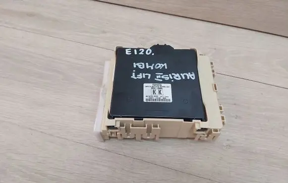 Toyota Auris E180 Trunk lid opening control unit 89221-02480