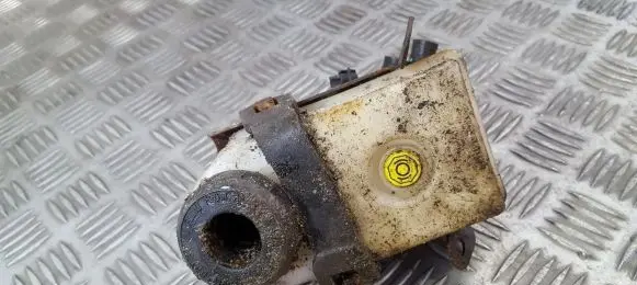 Brake fluid reservoir