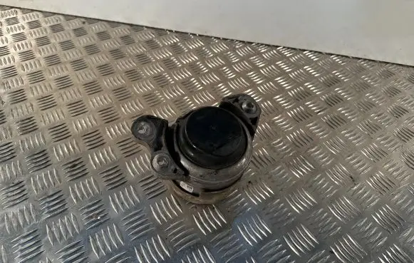 Mercedes-Benz GLC X253 C253 Engine mount bracket A2052407800