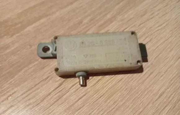 BMW 5 E39 Antenna control unit 8368886