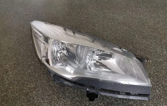 Ford Kuga II Headlight/headlamp CV4413W029AE