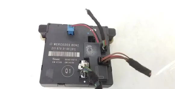 Mercedes-Benz E W211 Door control unit/module 2118703185