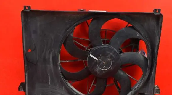 KIA Carens II Electric radiator cooling fan
