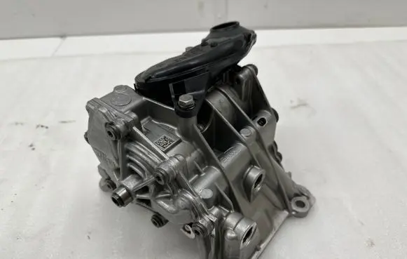 BMW 3 G20 G21 Oil pump 8579944