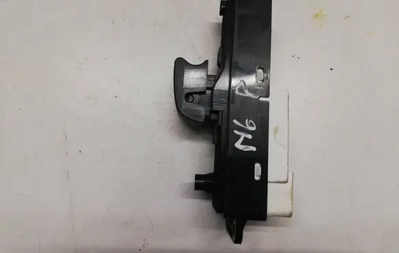 Mazda 6 Electric window control switch Gdk466370a