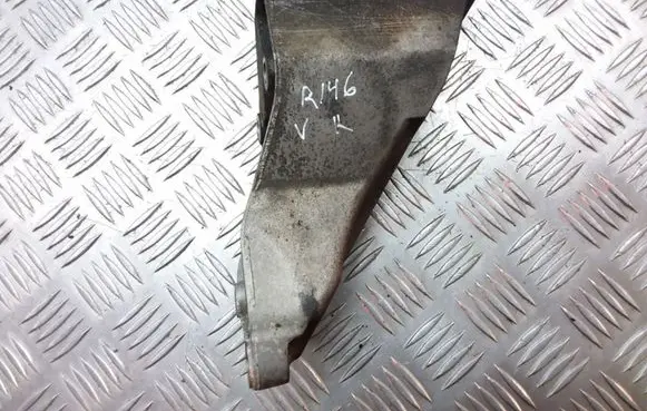 Volkswagen PASSAT B5 Engine mounting bracket 8D0199307P