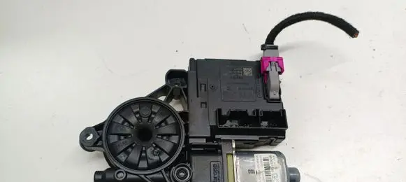 Volkswagen PASSAT B6 Front door window regulator motor 3C1837461L
