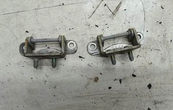 Subaru Forester SG Loading door hinge set 