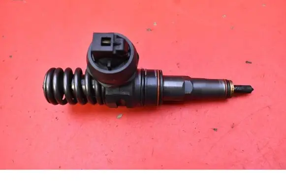 Volkswagen Golf IV Fuel injector 038130073AJ