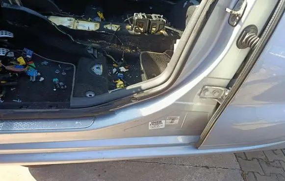 Citroen DS4 Pillar (middle) 