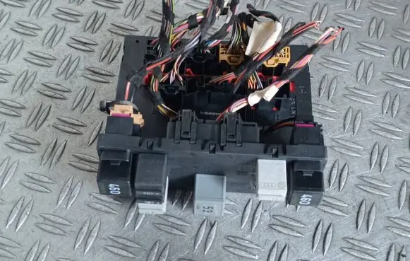 Volkswagen Tiguan Comfort/convenience module 3C0937049AH H54S2202 F005V00660
