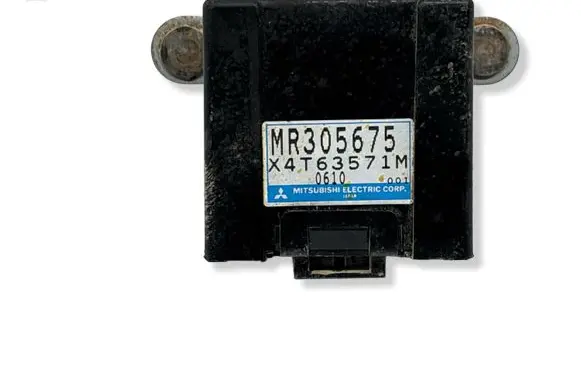 Mitsubishi Pajero Door central lock control unit/module MR305675