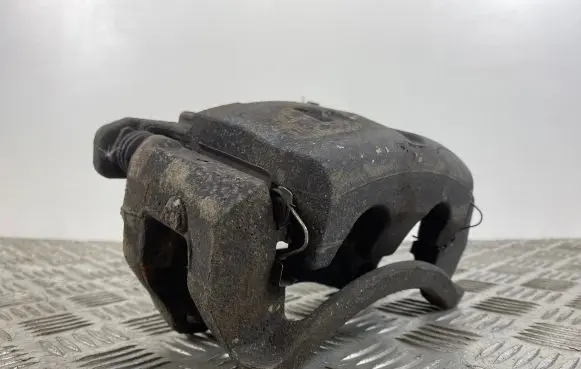 Nissan X-Trail T32 Front brake caliper