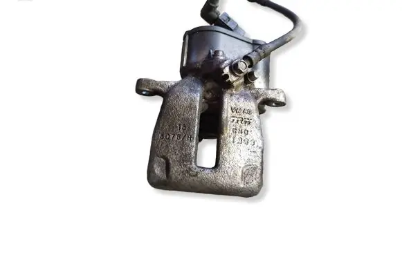 Volkswagen PASSAT CC Rear brake caliper 