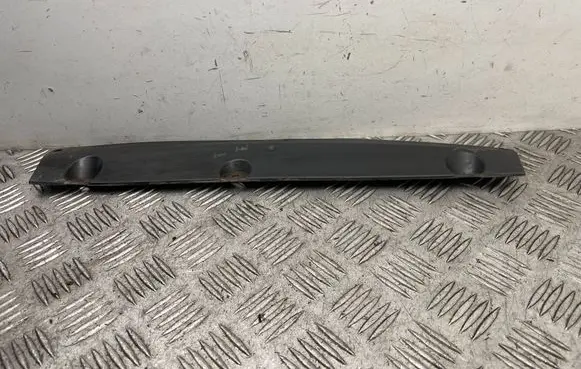 Front bumper mounting bracket