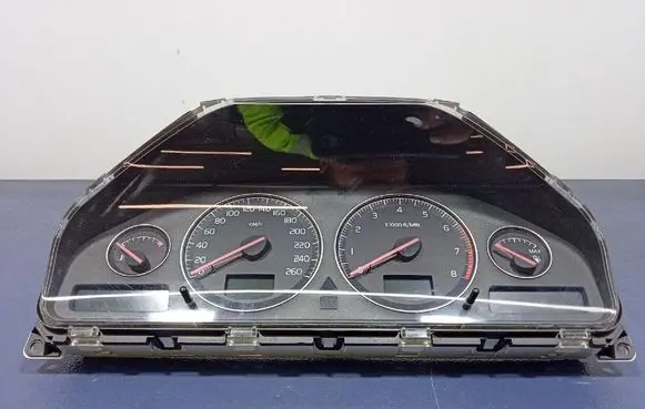 Volvo V70 Speedometer (instrument cluster) 9499668