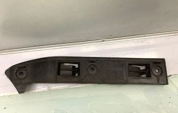 Volkswagen Golf IV Front bumper mounting bracket 1J0807183A