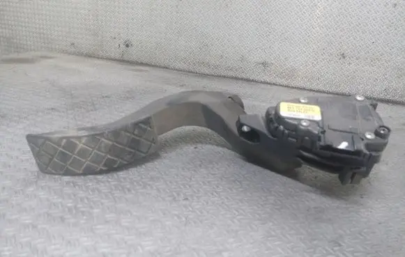 Audi A4 S4 B7 8E 8H Accelerator throttle pedal 8E1723523G